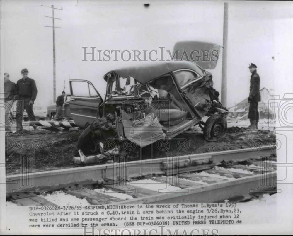 1955 Press Photo Redford Mich wreck of Thomas L Ryan&#39;s 53 Chevrolet - Historic Images