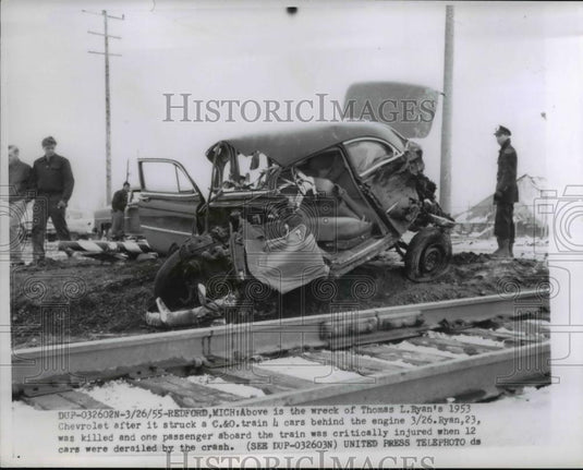 1955 Press Photo Redford Mich wreck of Thomas L Ryan's 53 Chevrolet - Historic Images