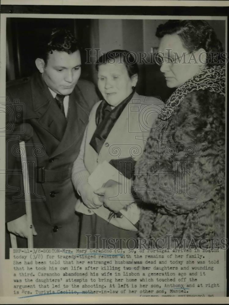 1952 Press Photo of Mary Carancho (C) being reunited with her family in Boston. - Historic Images