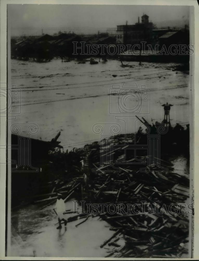 1935 Press Photo Wreckage of Yojo Bridge Japan Flooding - Historic Images