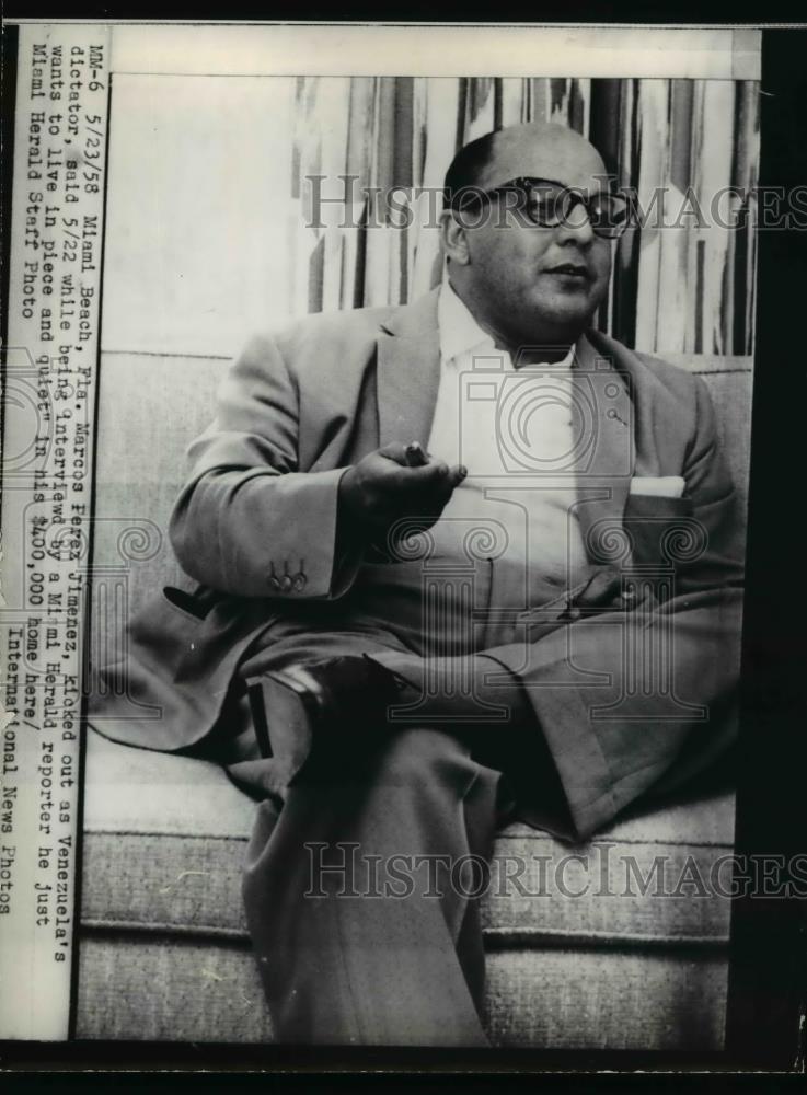 1958 Press Photo Miami Beach Florida Marcoa Ferex Jimenez Removed From Venezuela - Historic Images