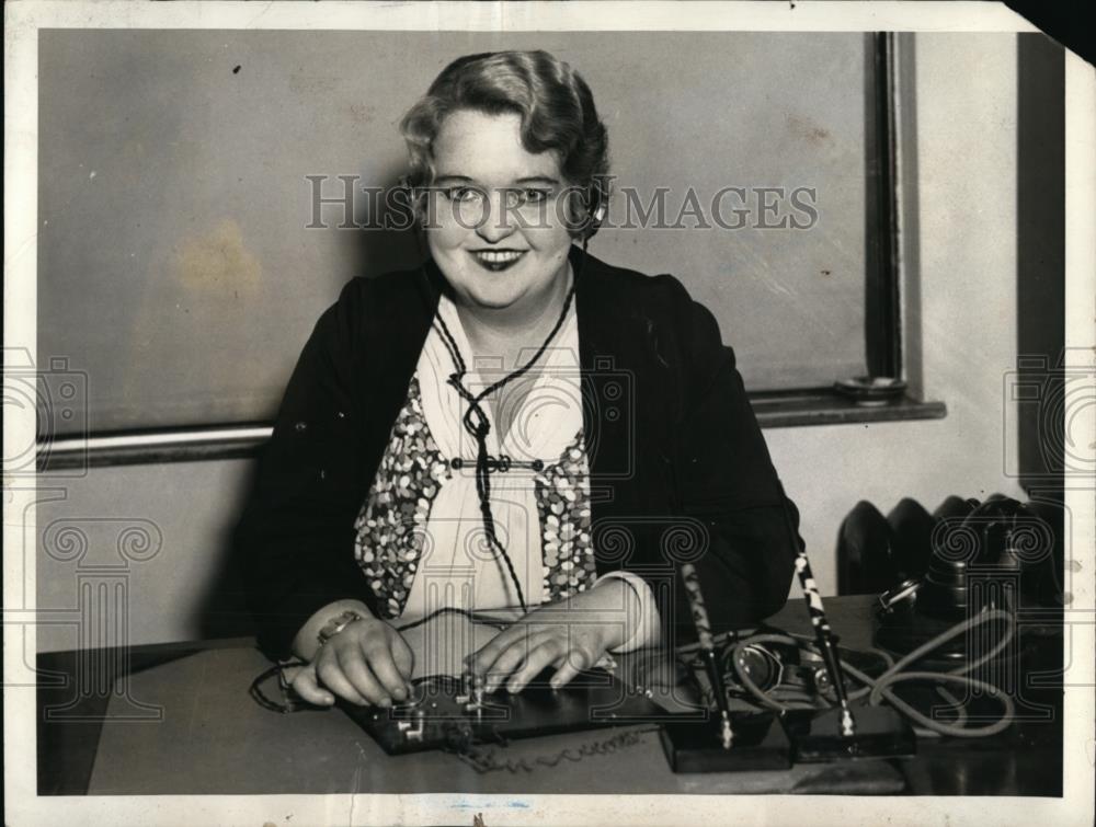 Press Photo New York Veronica Flynn Daughter Of William J., Shown Working. - Historic Images