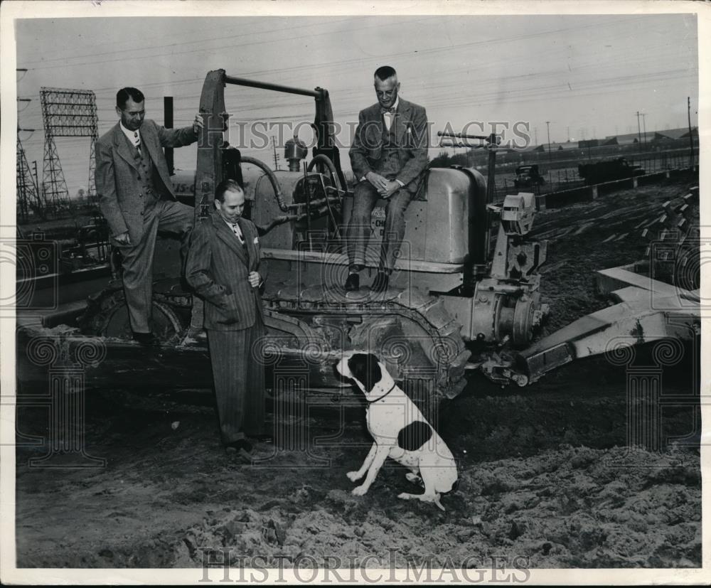 1948 Press Photo Walter Kendall at Groundbreaking Ceremony for New Plant - Historic Images