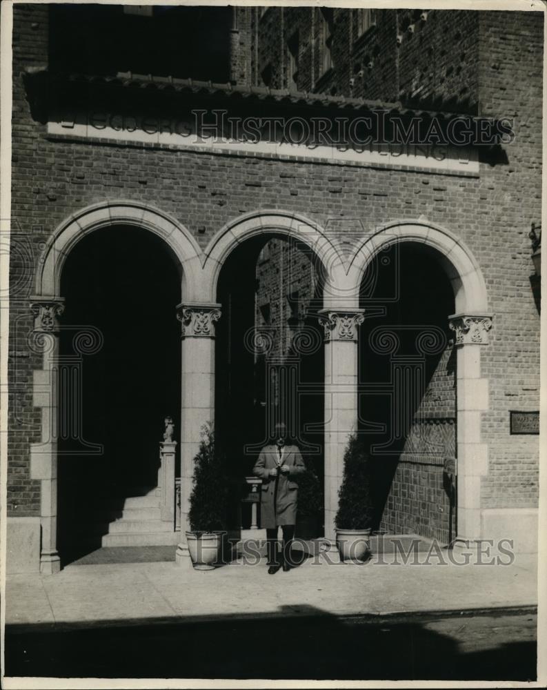 1949 Press Photo Entrance to the Warburton House - Historic Images