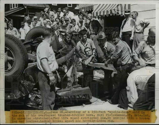 1948 Press Photo Survivor 150-foot upside down overturned tractor-trailer - Historic Images