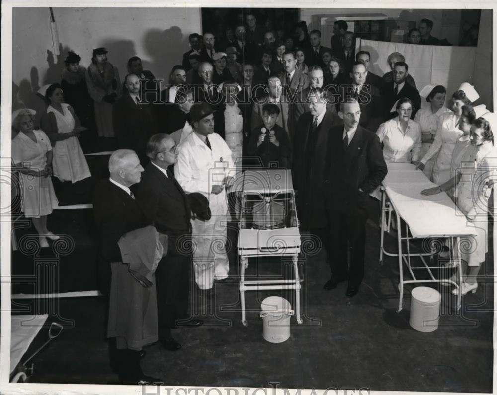 1942 Press Photo One Of The Operating Rooms In Newly Opened Air Raid Shelter - Historic Images