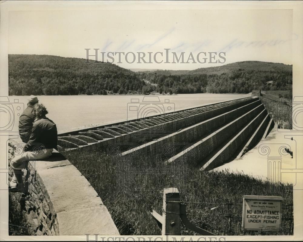 1954 Press Photo Schonharie County NY kids at the resercoir almost full - Historic Images