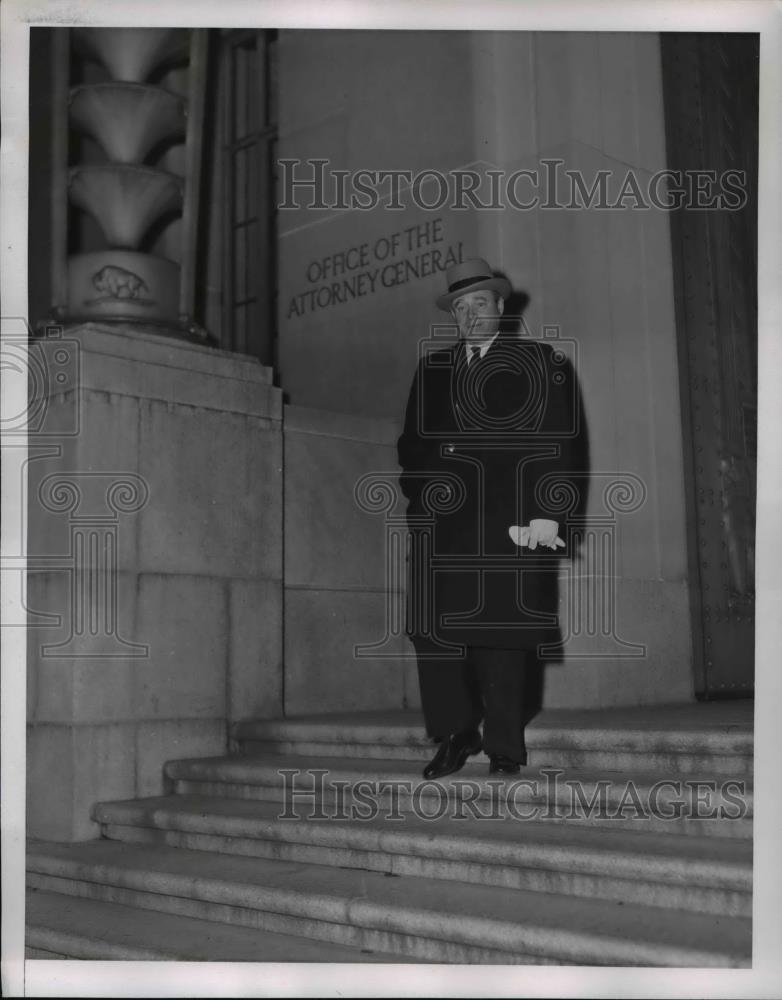 1952 Press Photo of ousted Atty General, J. Howard McGrath leaving the Justice - Historic Images