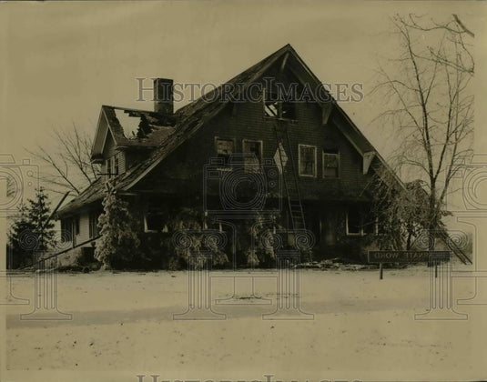 1935 Press Photo Run Down House - nee45588 - Historic Images
