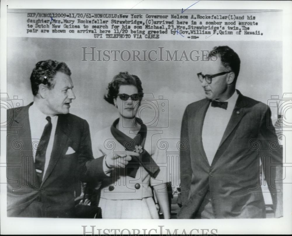 1961 Press Photo NY Gov. Nelson Rockefeller, Mary, arrive in Honolulu Hawaii - Historic Images