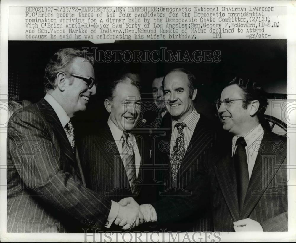 1972 Press Photo Manchester New Hampshire Lawrence F.O&#39;Brien Greeting Candidates - Historic Images