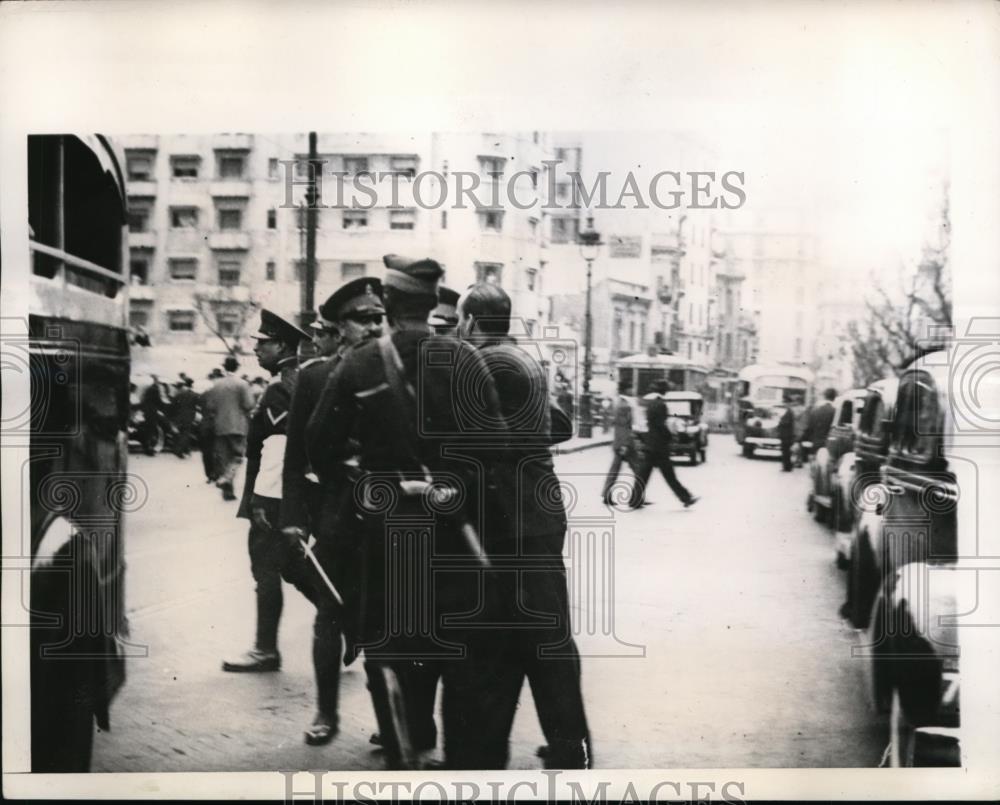 1943 Press Photo Student Demonstrator Arrested by Police, Buenos Aires Argentina - Historic Images