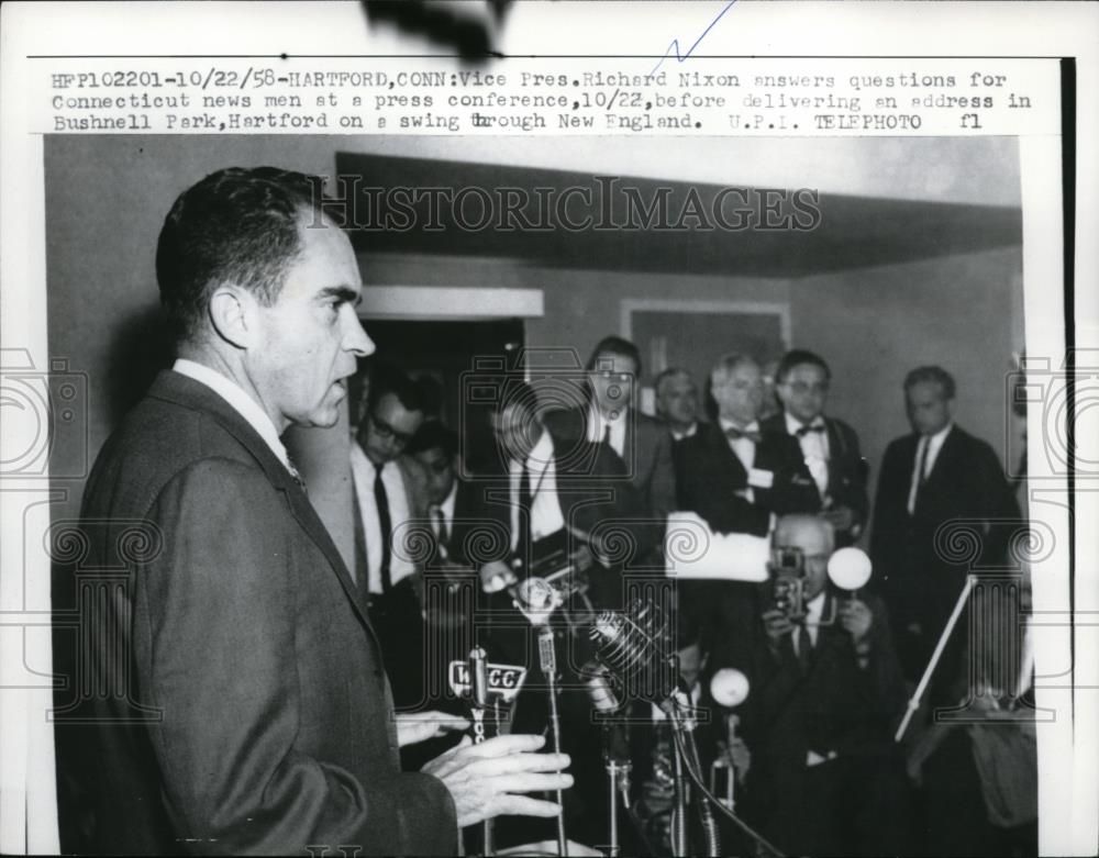 1958 Press Photo Pres. Richard Nixon Answers Questions For Connecticut News Men - Historic Images