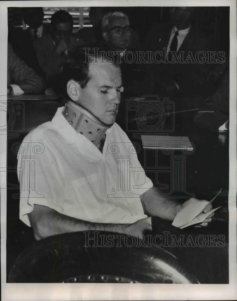 1954 Press Photo Cleveland Ohio Dr. Samuel Sheppard takes time in court hearing. - Historic Images