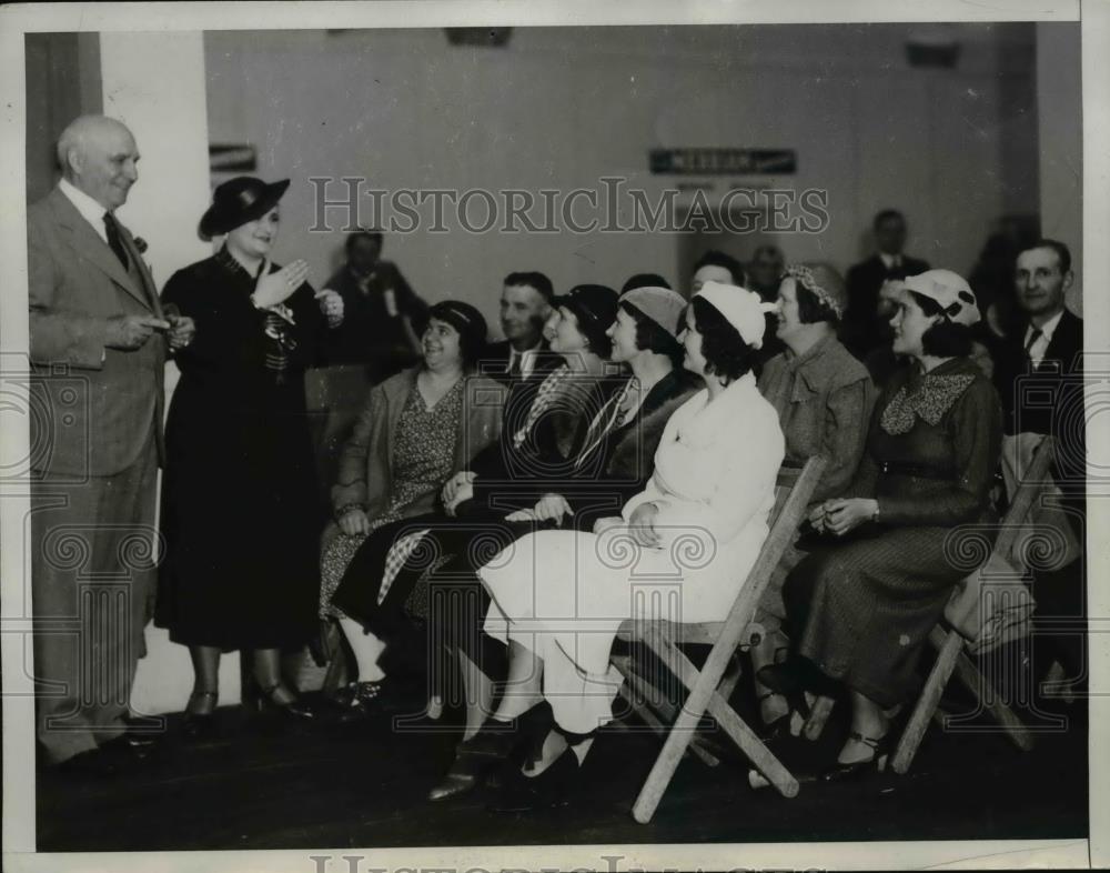 1934 Press Photo A Speech Delivered By Governor Frank F. Merriam - Historic Images