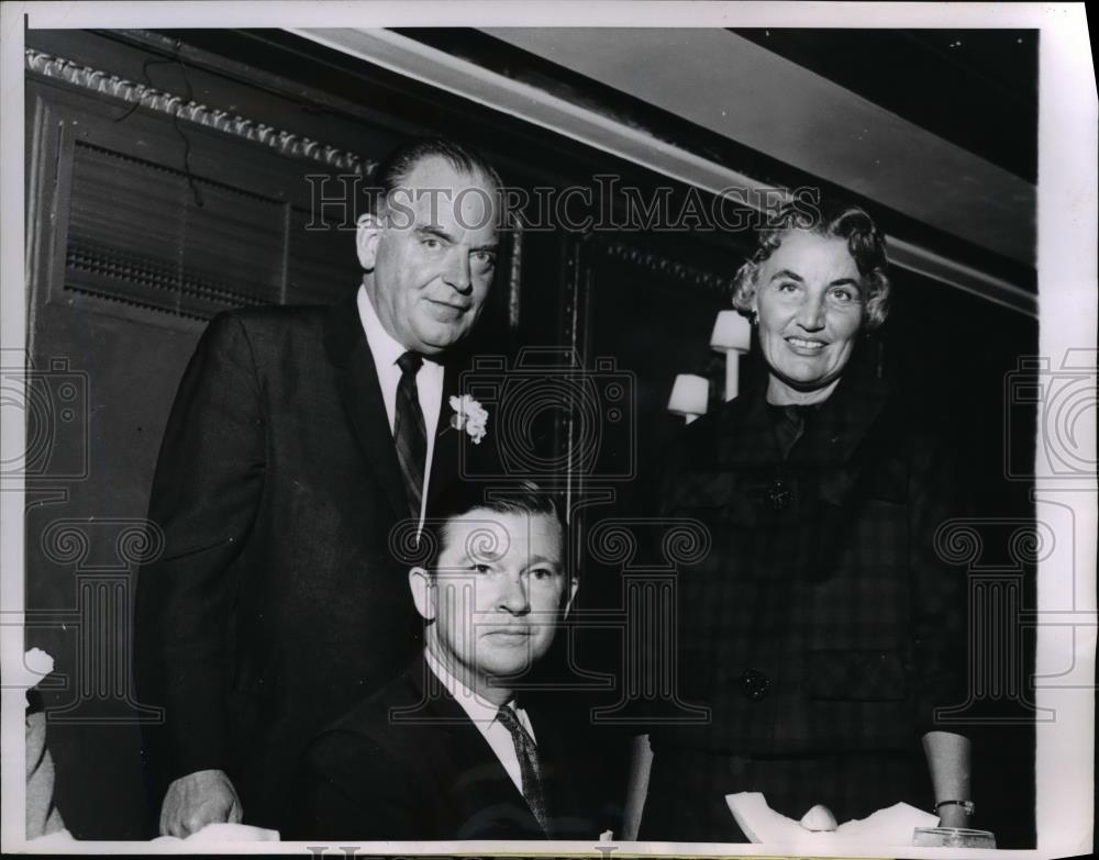 1962 Press Photo of L-R: Hayes Robertson, Sen.John Tower, and Mrs. Frances - Historic Images