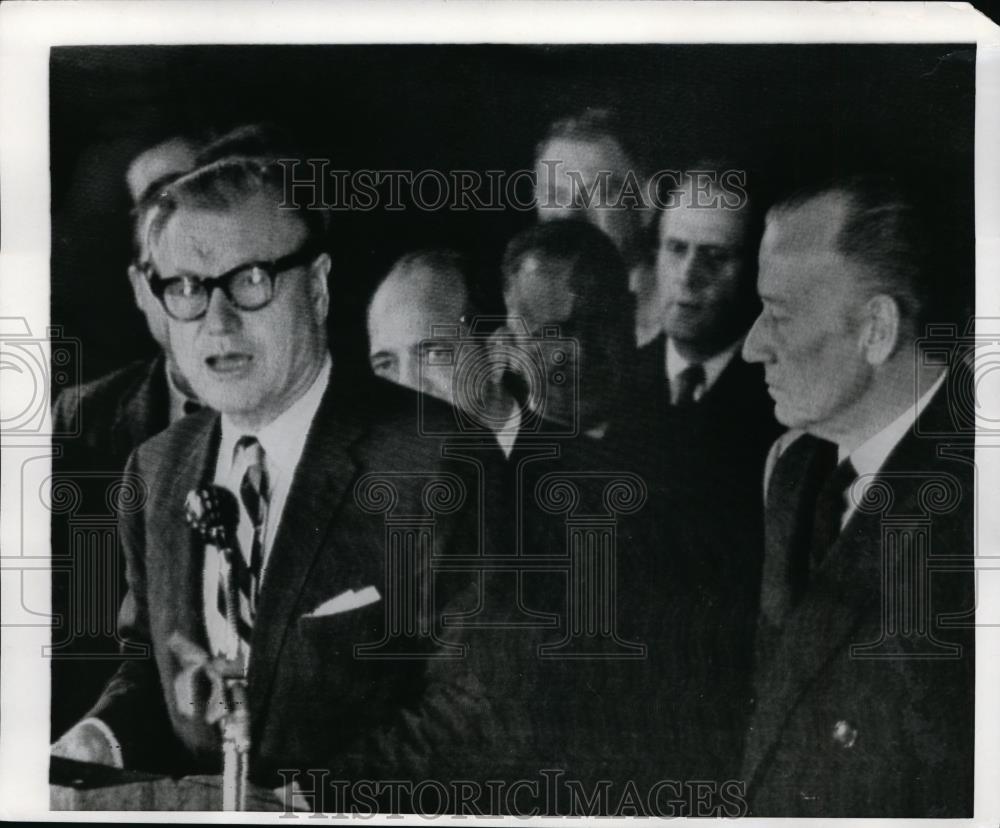 1969 Press Photo Buenos Aires, Nelson A Rockefeller, Frederico del Solar Derrago - Historic Images