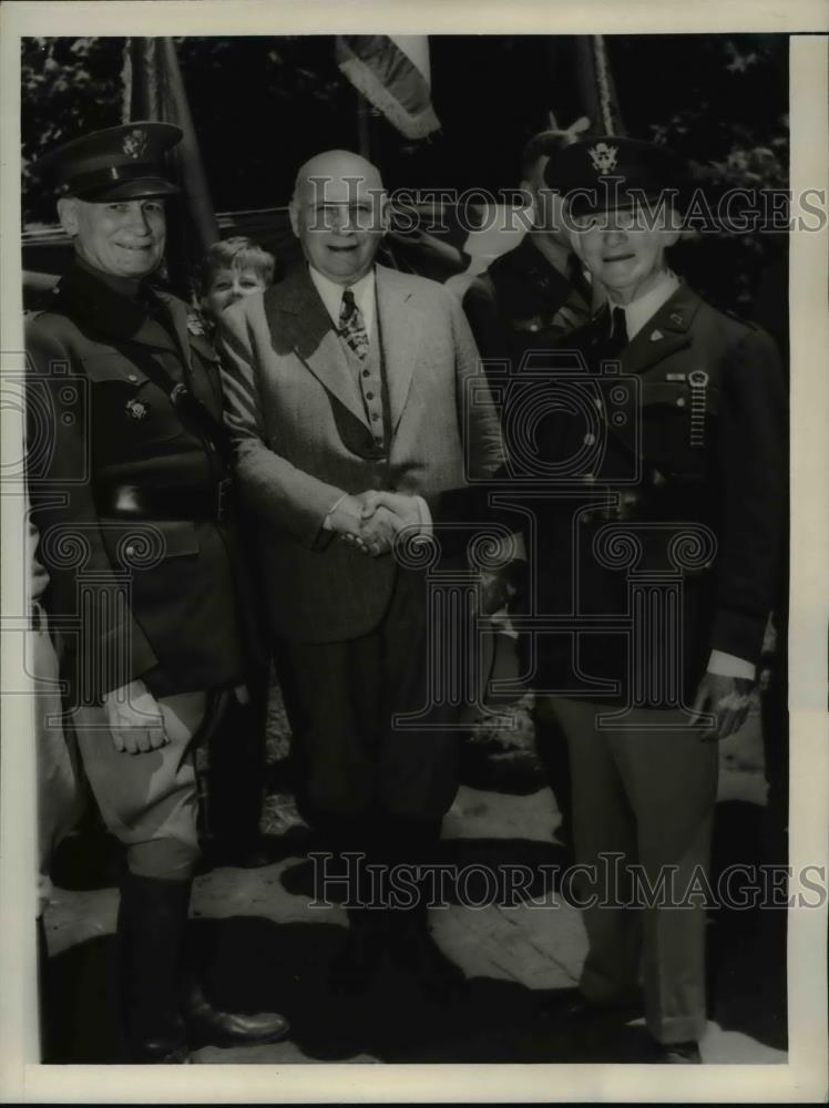 1937 Press Photo of Gov Frank Merriam R-CA (C), Maj. General G. Sidmonds (L) - Historic Images