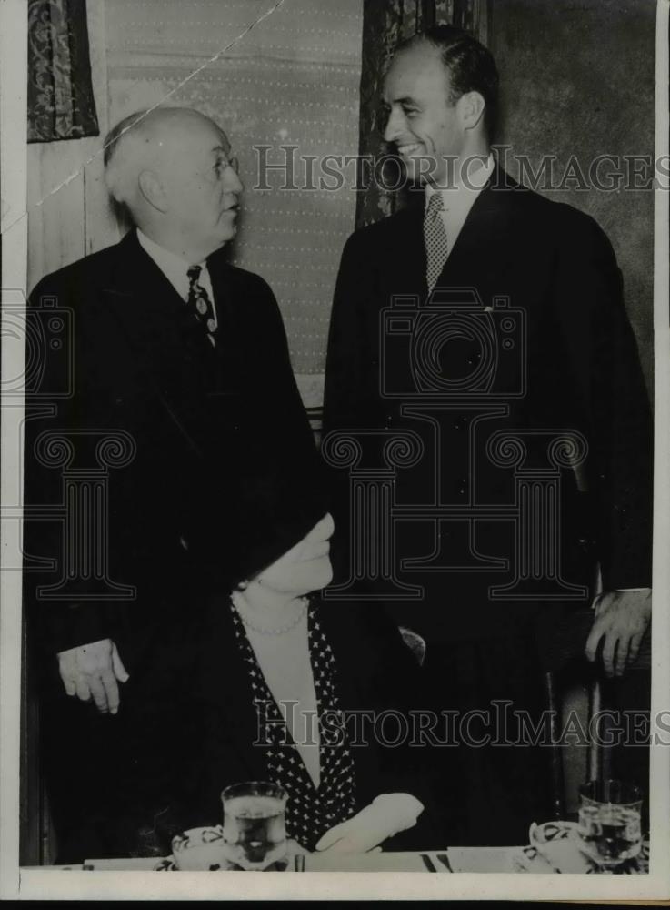 1934 Press Photo James Roosevelt With Governor Clyde Herring Of Iowa - Historic Images