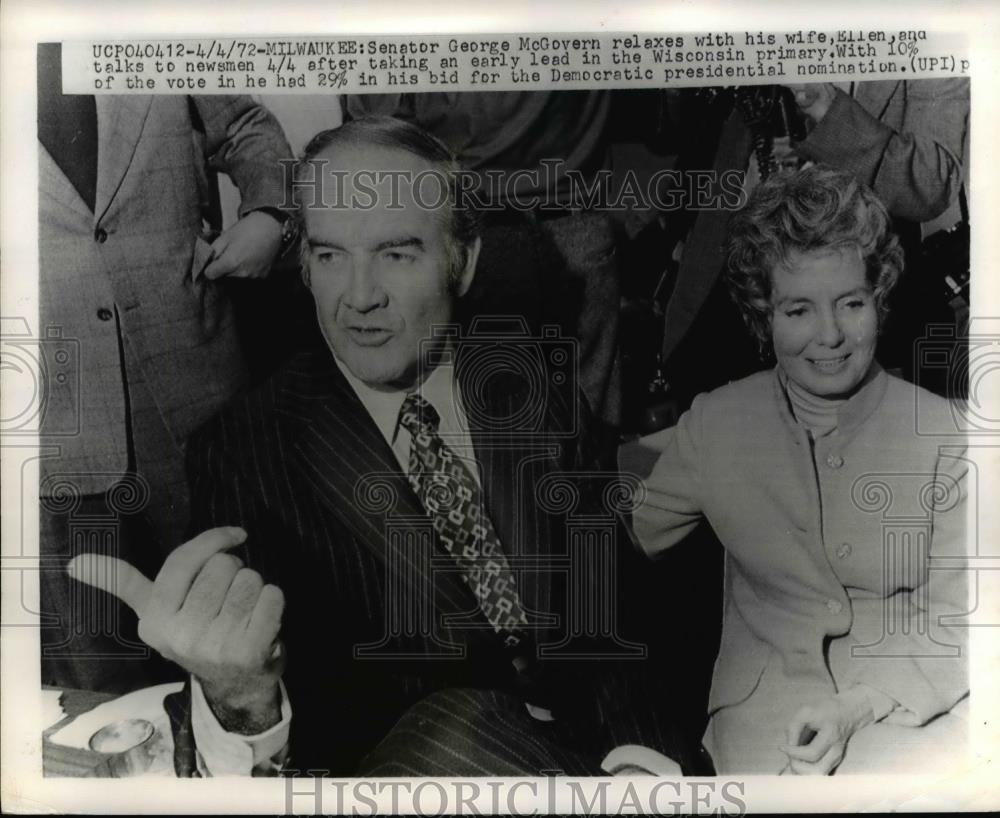 1972 Press Photo Senator George McGovern Relaxes With His Wife Ellen - Historic Images