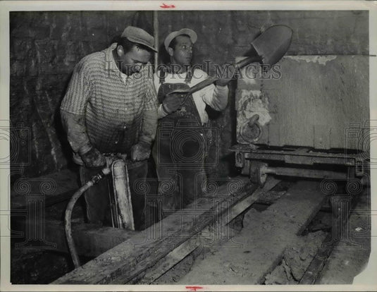 1960 Press Photo Daniel Maichryc, Bill Giriffrida Cleveland Heights Sewer Job - Historic Images