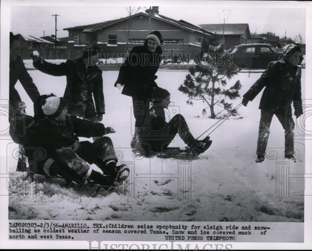 1956 Press Photo of children in Texas playing in the snow. - Historic Images