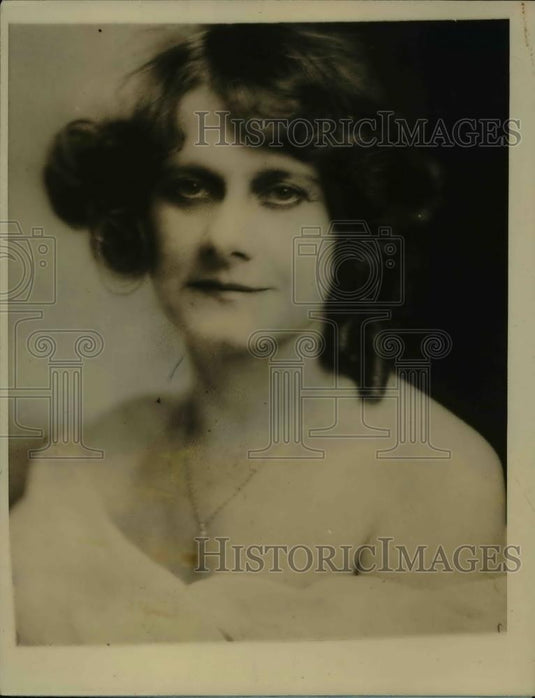 1927 Press Photo Minnye Elson, Youngest Employee of New York Life insurance Co. - Historic Images