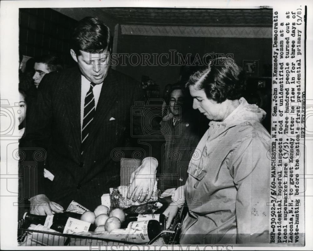 1960 Press Photo John F. Kennedy Inspects Food w Manchester New Hampshire Woman - Historic Images