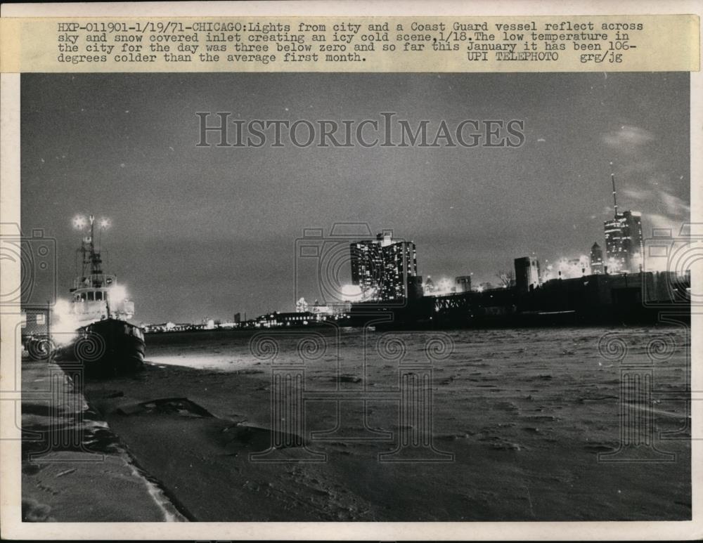 1971 Press Photo Coast Guard Vessel reflects in inlet Icy Cold Chicago, Illinois - Historic Images