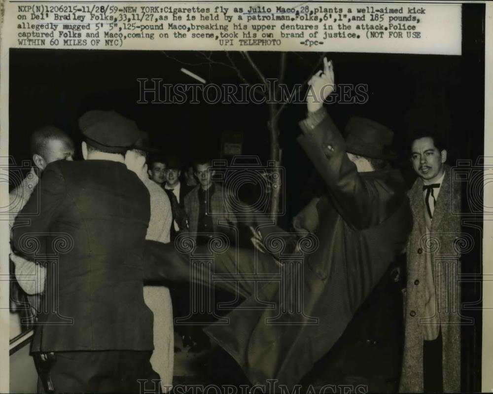 1959 Press Photo New York Cigarettes fly as Julio Maco plants kick on Brad Folks - Historic Images