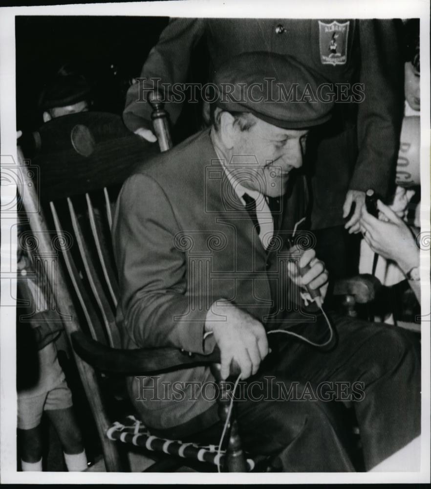 1968 Press Photo New Yorks Governor Nelson A. Rockefelller in rocking chair - Historic Images