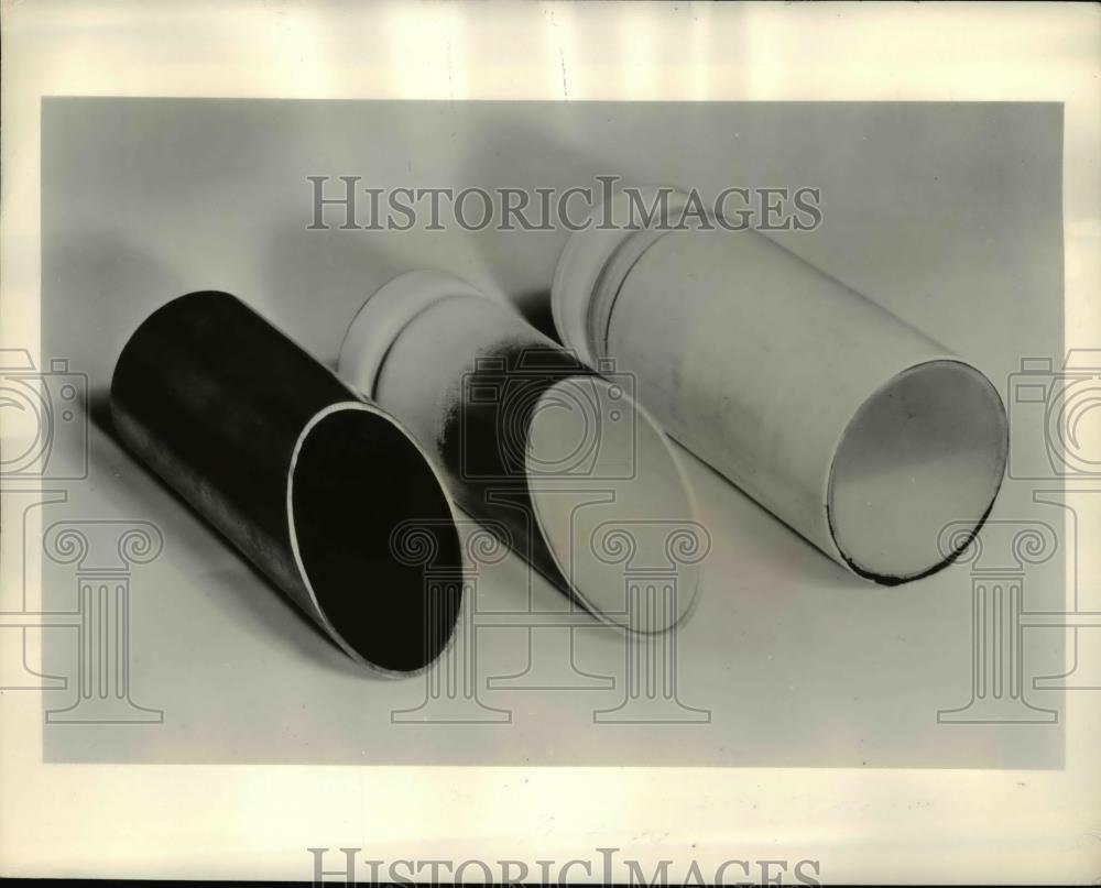 1962 Press Photo Republic Steel Corporation showcasing polyethylene coating - Historic Images