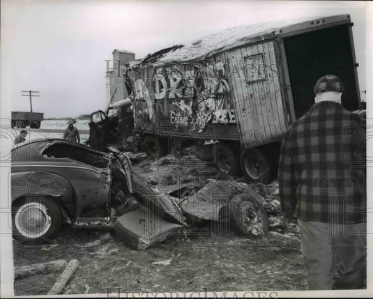 1951 Press Photo Fowler Indiana driver killed Nettie Williams truck over turned - Historic Images