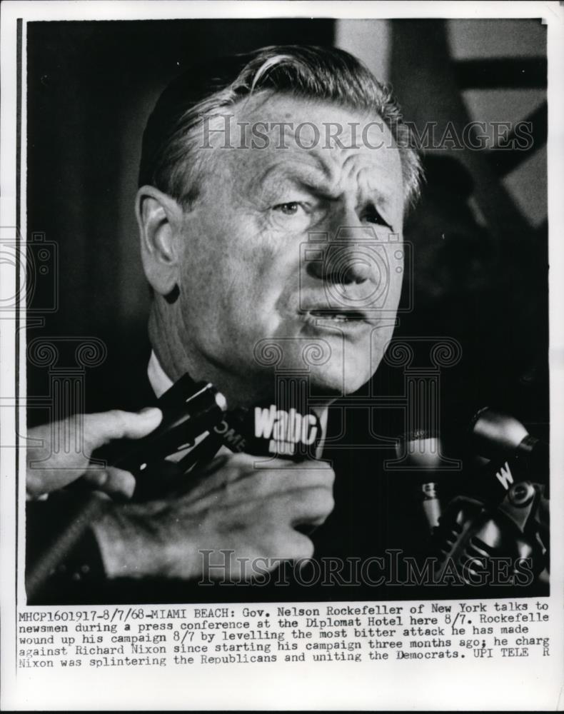 1968 Press Photo Miami Gov Nelson Rockefeller at press conference at hotel. - Historic Images