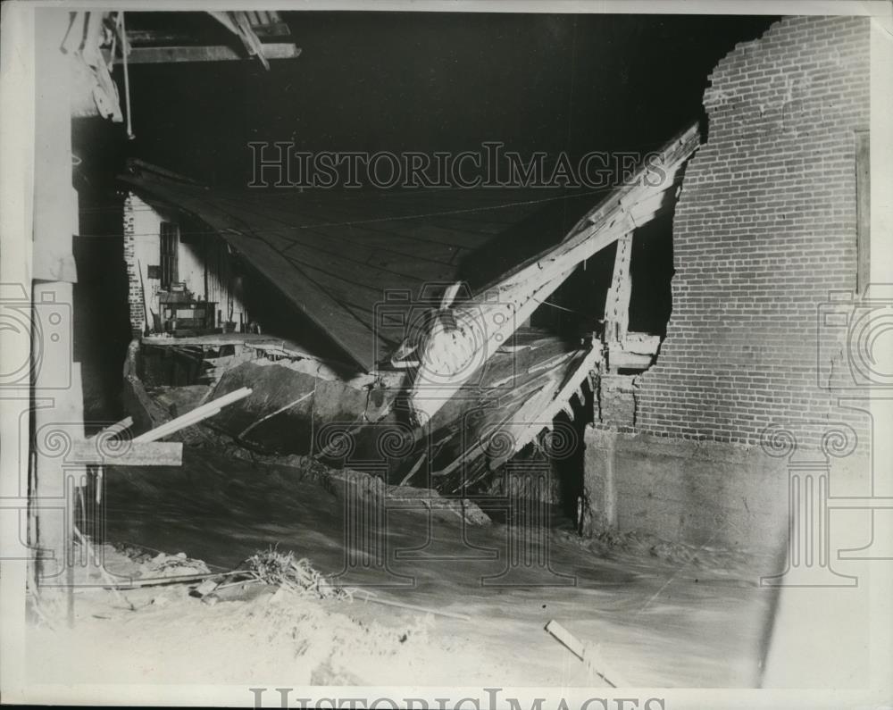 1933 Press Photo Little Dry Creek Englewood, Colorado 3 feet of water - Historic Images