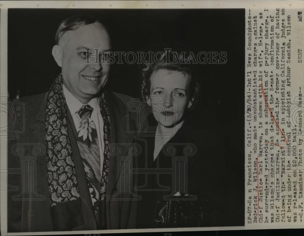 1954 Press Photo San Francisco Roderick Wilson &amp; wife on perjury charges - Historic Images