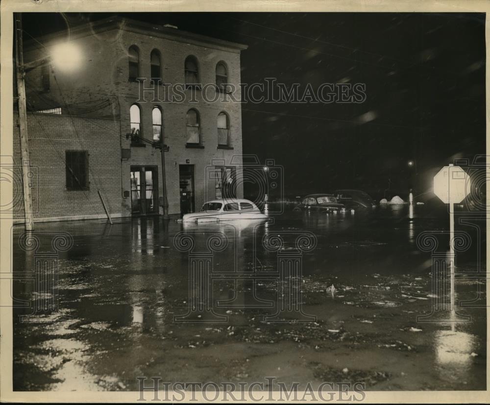 1944 Press Photo Watermain Flood in Buffalo - Historic Images