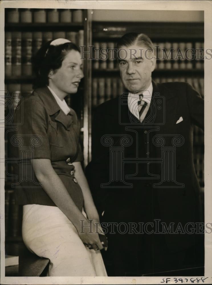 1937 Press Photo Convicted Murderer Allan Boggs, Daughter Roxanna in Detroit - Historic Images