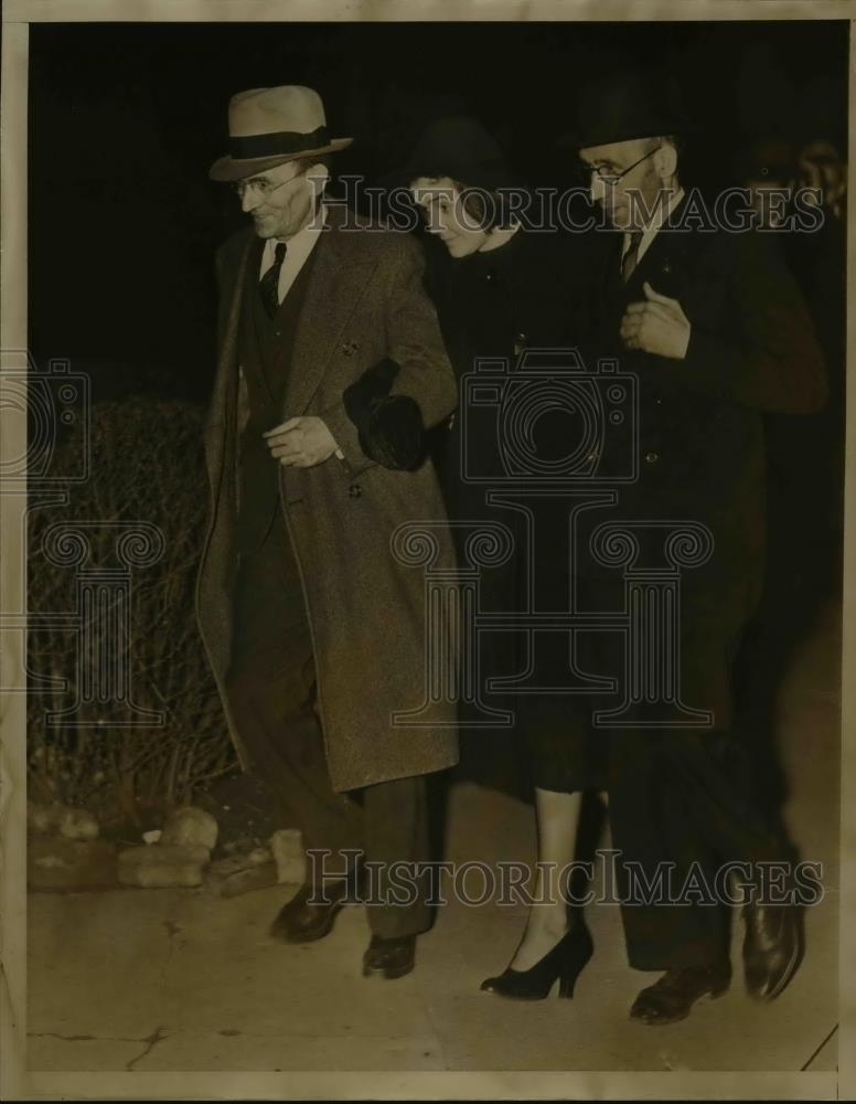 1938 Press Photo Mrs. Ryan, Father Patrick Boland at home after Acquittal - Historic Images