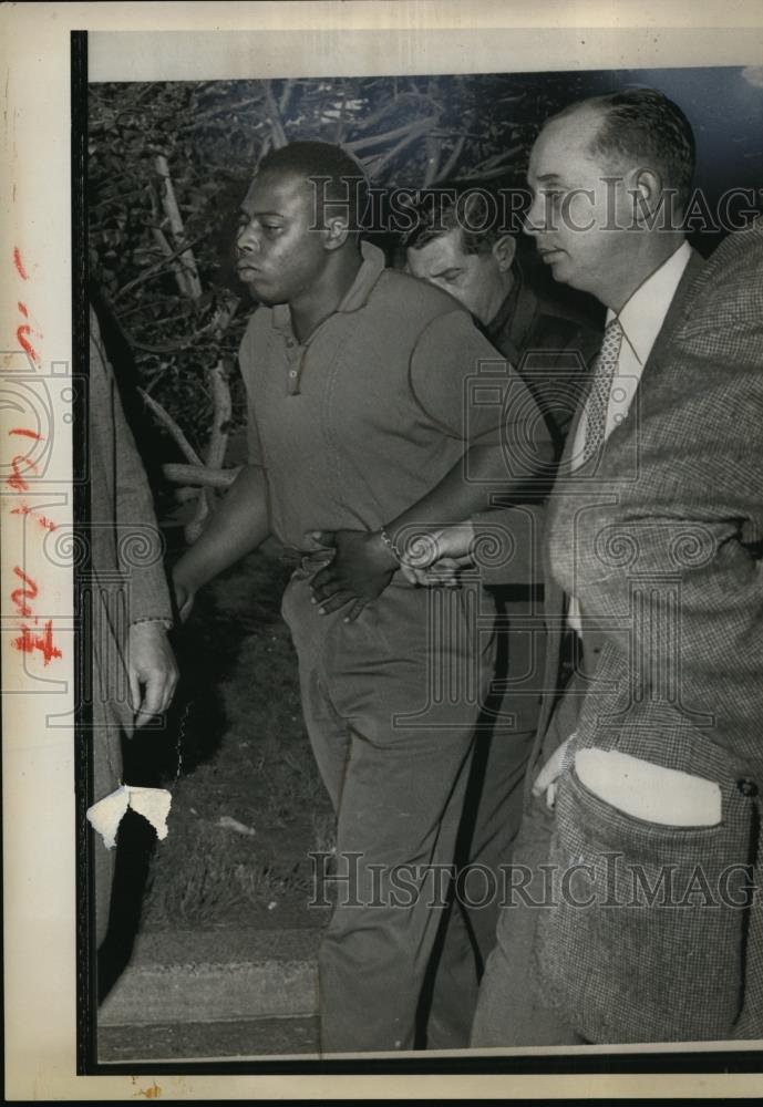 1961 Press Photo Police Escort Murder Suspect Lorelle Parks, New Jersey - Historic Images