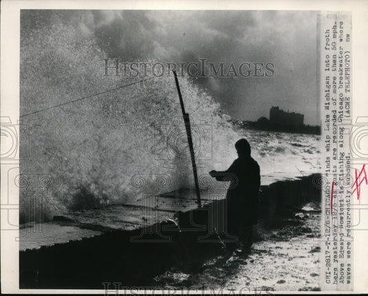 1948 Press Photo Chicago-Winds whip Lake Michigan into froth here yesterday. - Historic Images