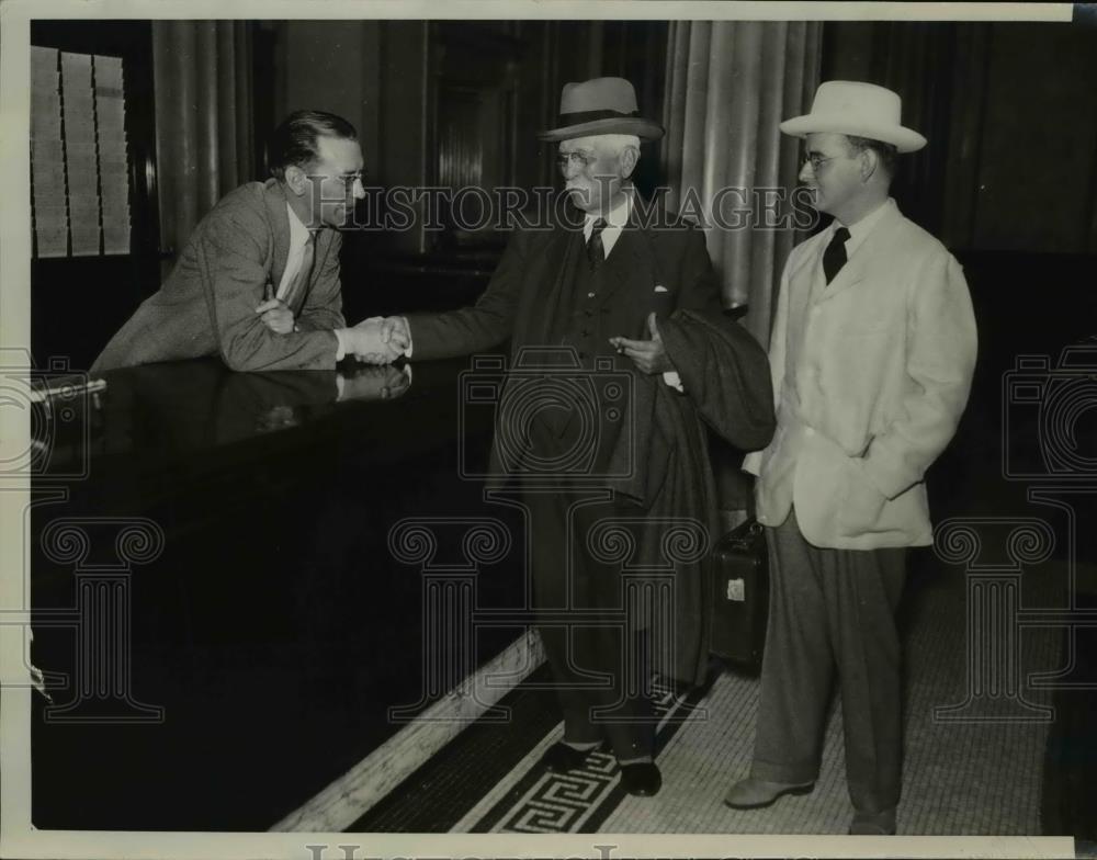 1934 Press Photo Samuel Insull bids goodbye to JR Kelley - Historic Images