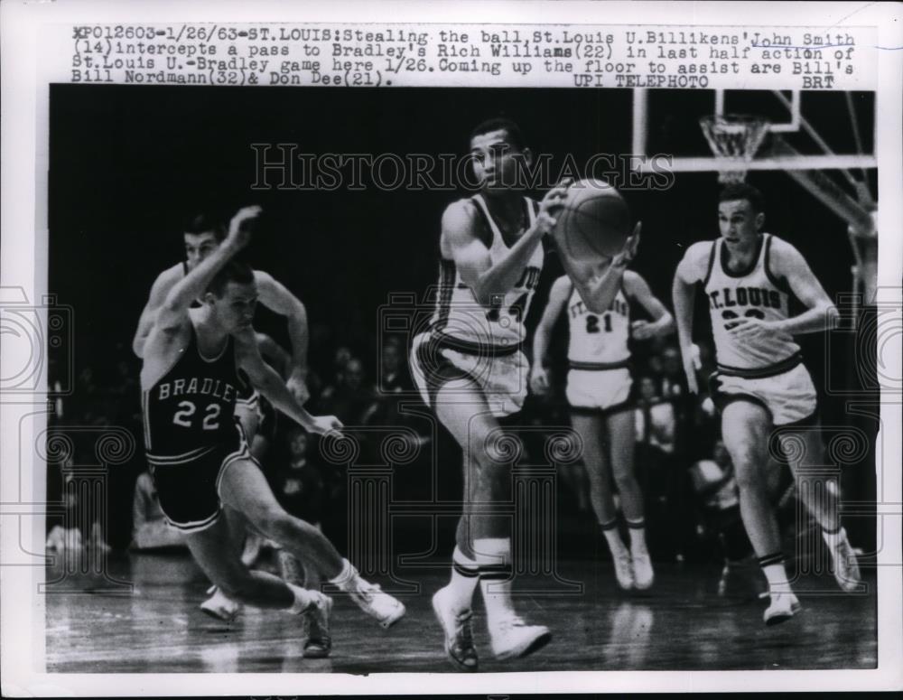 1963 Press Photo St Louis U&#39;s John Smith vs Bradleys Rich Williams - nes29528 - Historic Images