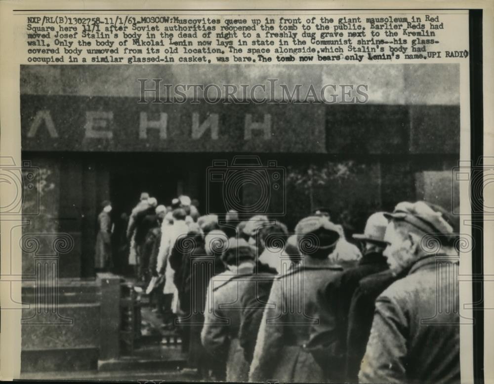 1961 Press Photo Moscow tomb of Joseph Stalin opened for visitation - Historic Images