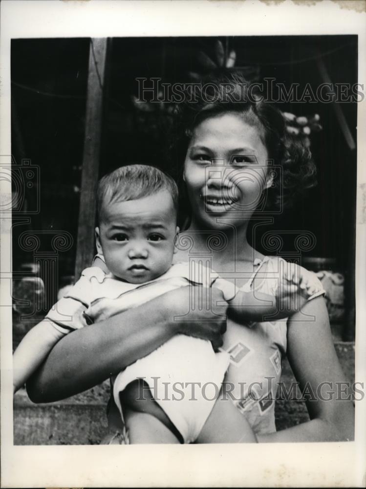 1956 Press Photo A Young Philippine Mother And Her Son - nee55765 - Historic Images