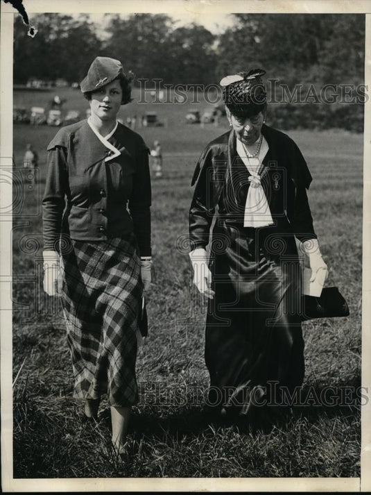 1933 Press Photo Alexandra Bacon, Mrs. Robert > Bacon Meadow Brook Cup Race - Historic Images