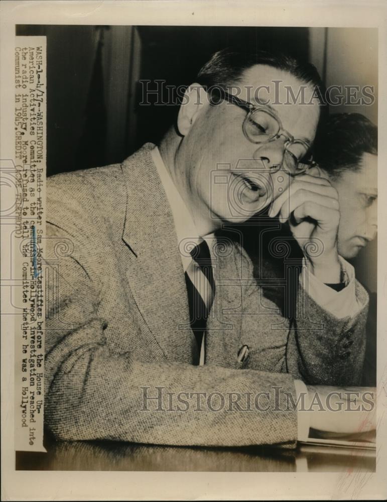 1951 Press Photo Writer Sam Moore Testifying at House Unamerican Activities - Historic Images