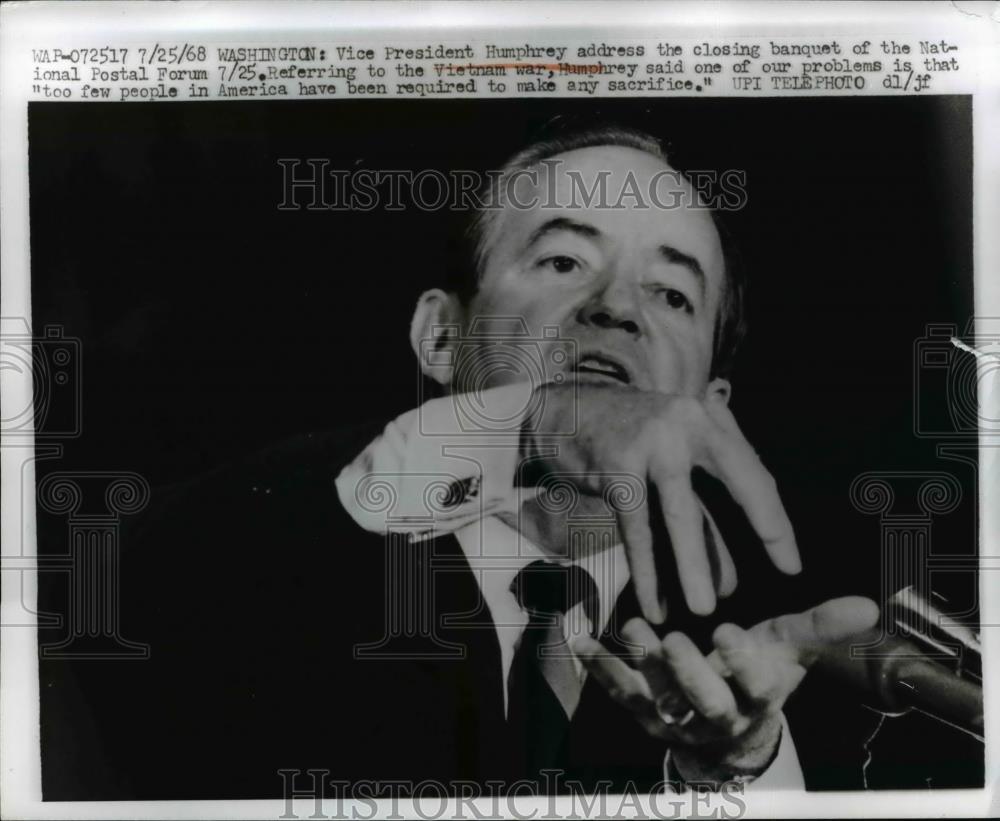 1968 Press Photo Wash DC VP Hubert Humphrey at Natl Postal Forum - Historic Images