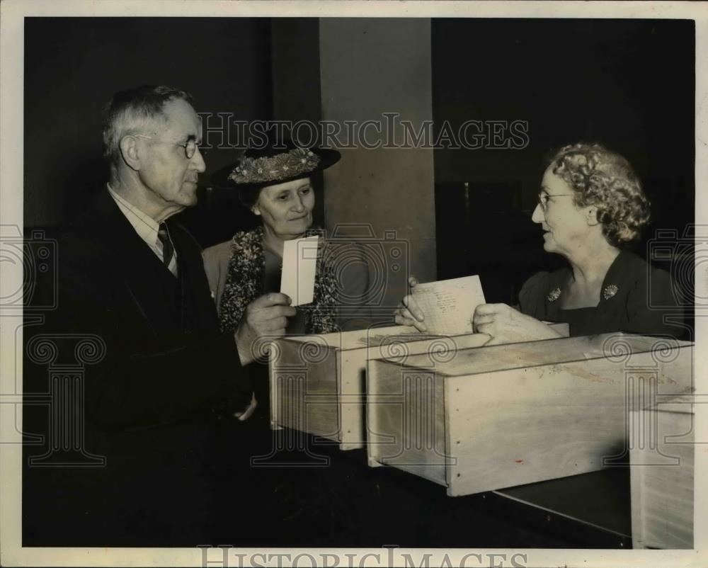 1940 Press Photo J F Brownlee Memphis Shelby County Cotton Stamp Office S Harris - Historic Images