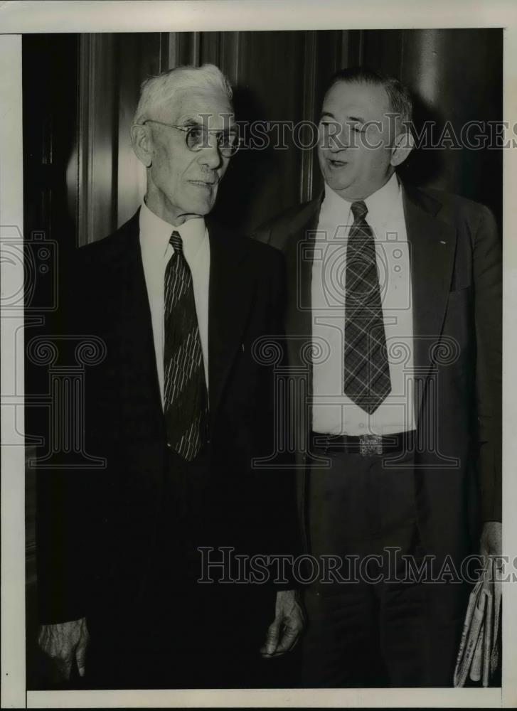 1939 Press Photo Washington DC Dejected Dr Francis Townsend with Jerry Carter - Historic Images